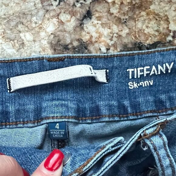 Tiffani Jean - Picture 7 of 10